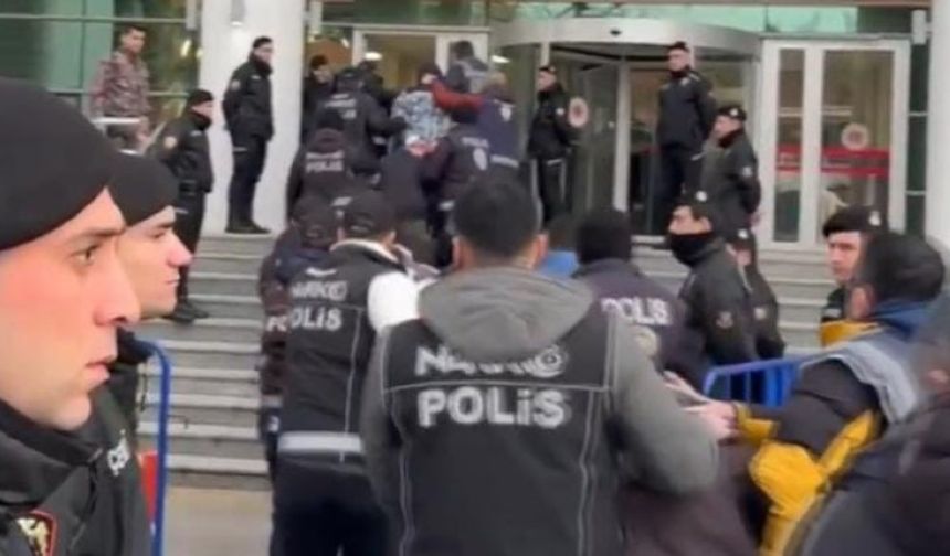 Bursa’da 700 polisle şafak operasyonu...Camdan uyuşturucuyu böyle atmak istedi