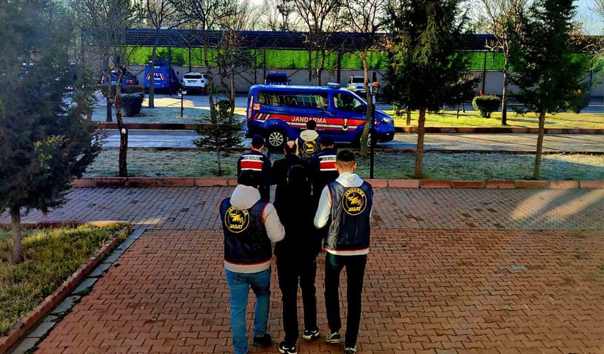 Aksaray'da aranan 2 şahıs JASAT'ın operasyonuyla yakalandı