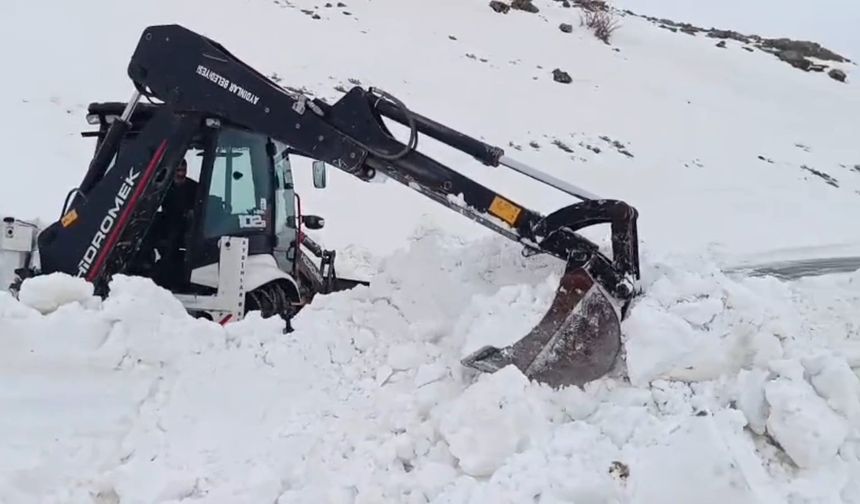 Aydınlar beldesinde karla mücadele çalışması sürüyor