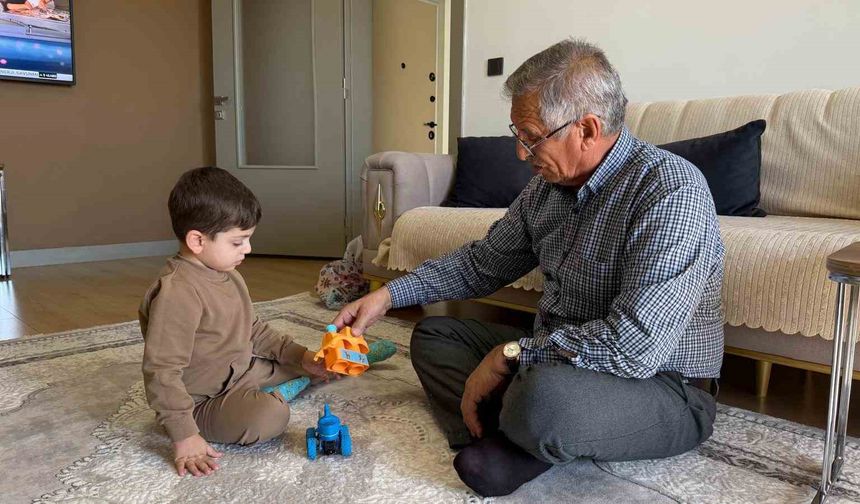 Bakan Kurum'un hikayesini paylaştığı dede ve torun deprem anlarını anlattı