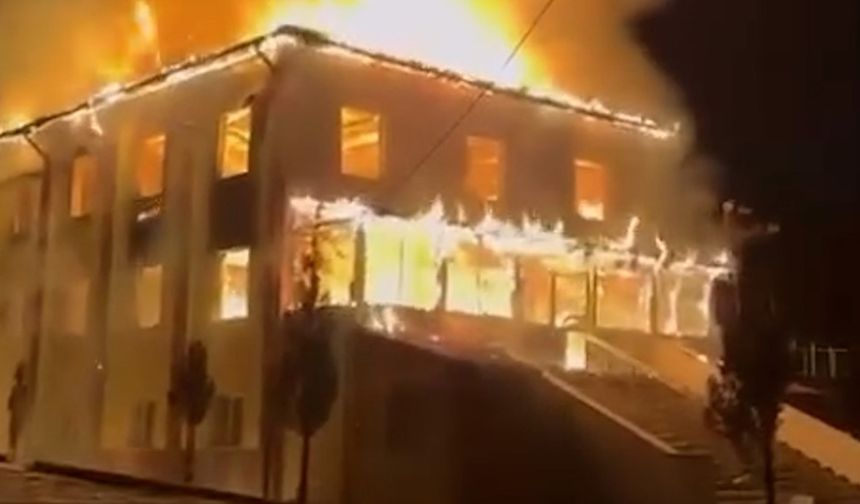 Bolu'da cami alev alev yandı