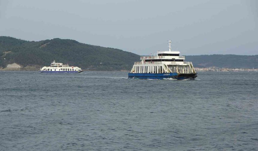 Bozcaada ve Gökçeada'ya feribot seferlerine fırtına engeli