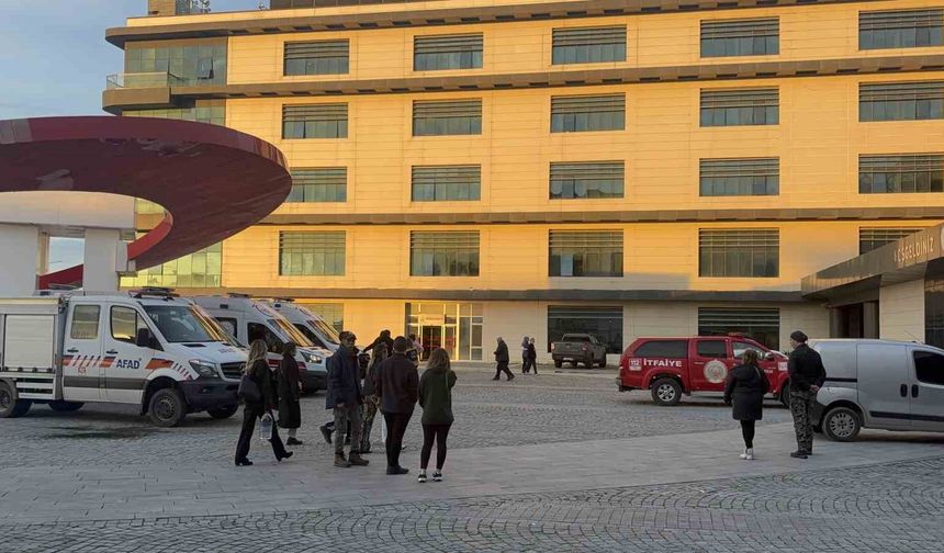 Çanakkale'de hastanede çıkan yangın büyümeden söndürüldü