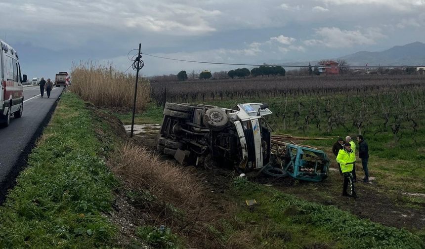 Çekiciden savrulan kamyon şarampole uçtu