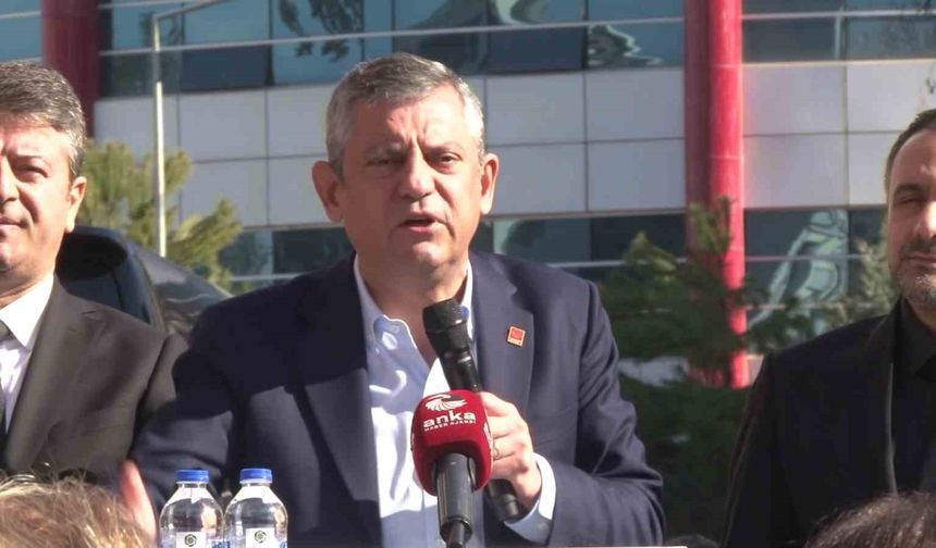 CHP Genel Başkanı Özgür Özel vatandaşlarla bir araya geldi