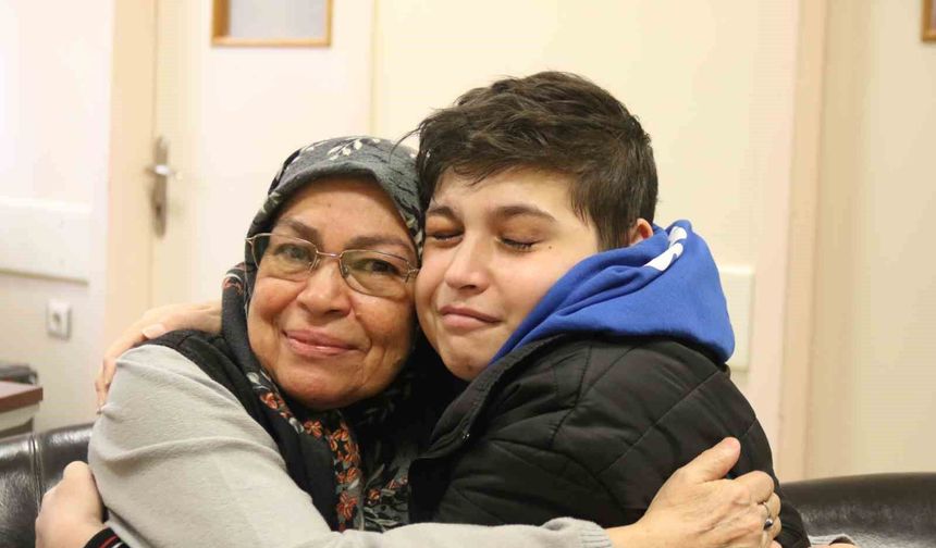 Evden uzak 2 yıllık lösemi tedavisinde torununun yanından ayrılmayan anneanne mutlu sona ulaştı