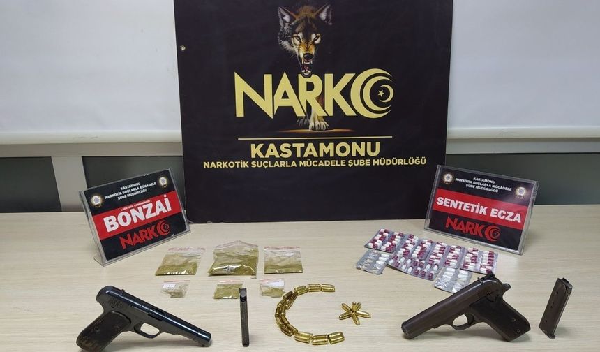 Evlerinde uyuşturucuyla yakalanan 3 sanık, 22'şer yıl hapis cezasına çarptırıldı