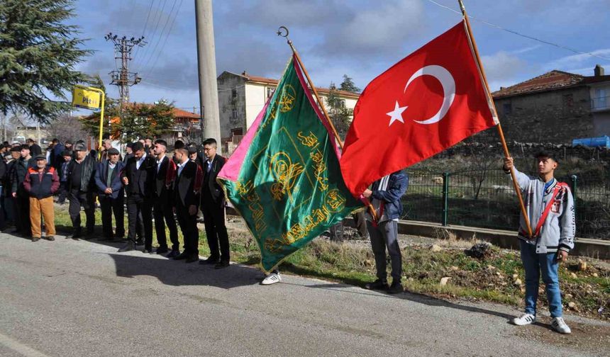 Isparta'da asırlık sancak kaldırma ve asker uğurlama geleneği