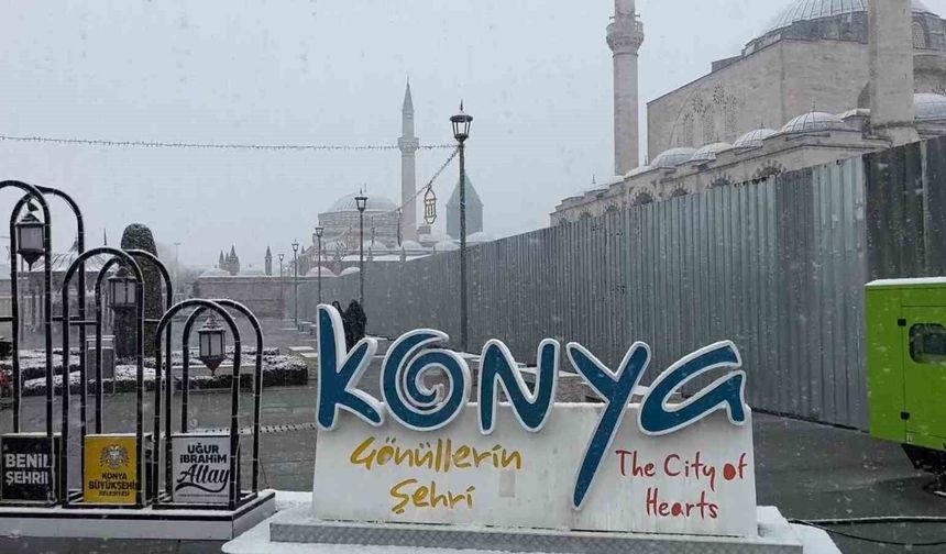 Konya'ya kar yağdı