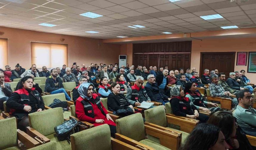 Kozan'da hurma üreticilerine kapsamlı eğitim