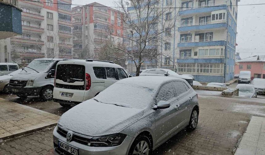 Malatya'da kar yağışı etkisini artırdı