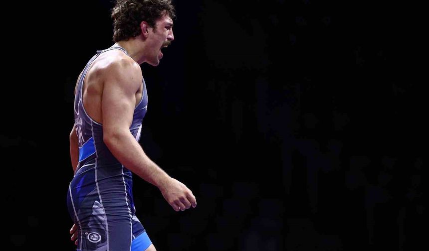 Milli güreşçi Yüksel Sarıçiçek Zagreb'te şampiyon oldu