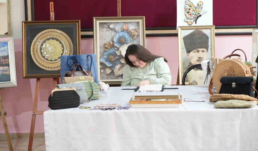 Muş'ta down sendromlu Rabia'nın sanatla yükselen başarısı