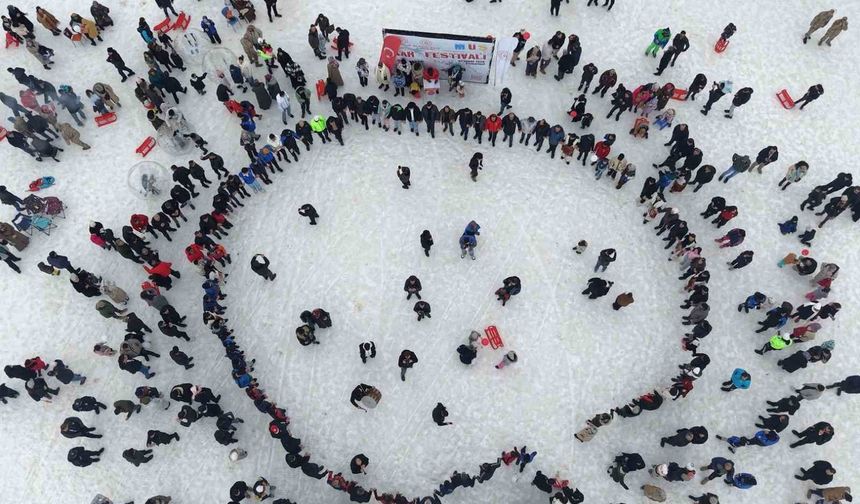 Muş'ta 'Kar Festivali' renkli görüntülere sahne oldu