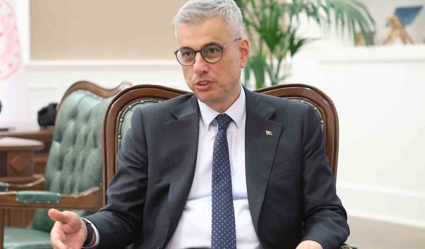 Sağlık Bakanı Memişoğlu, Sigarayı Bırakma Günü'nde Doğa ve sigarayı bıraktırdığı dedesiyle bir araya geldi