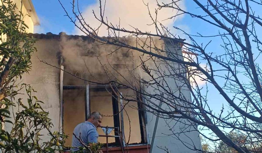 Serik'te ev yangını: Yaşlı kadın hayatını kaybetti