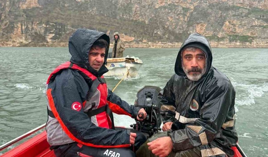 Siirt'te baraj gölünde mahsur kalan iki kişi kurtarıldı