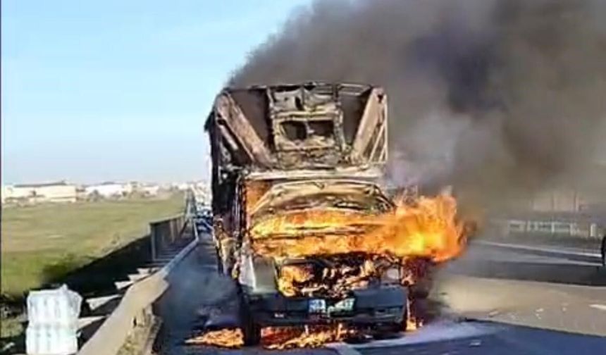 Tekirdağ'da kamyonet alev topuna döndü
