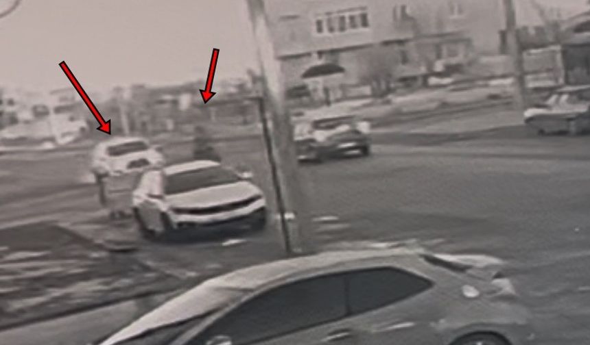 Tekirdağ'da otomobille çarpışan bisikletlinin yaralandığı feci kaza kamerada