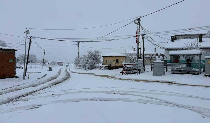 Tekirdağ'ın yüksek kesimleri karla kaplandı