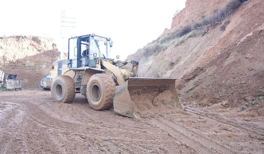 Turgutlu'da şiddetli yağış toprak kaymasına neden oldu