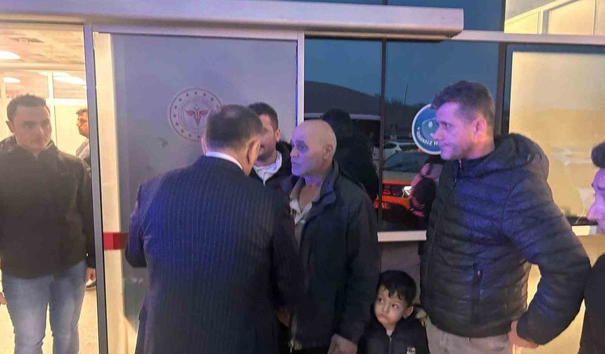 Vali Hacıbektaşoğlu maden ocağındaki göçükte yaralanan işçiyi hastanede ziyaret etti