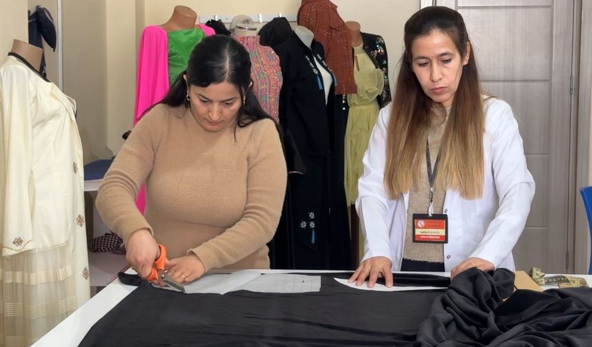 Yüksekovalı kadınlar hem meslek öğreniyor hem geleceğe hazırlanıyor