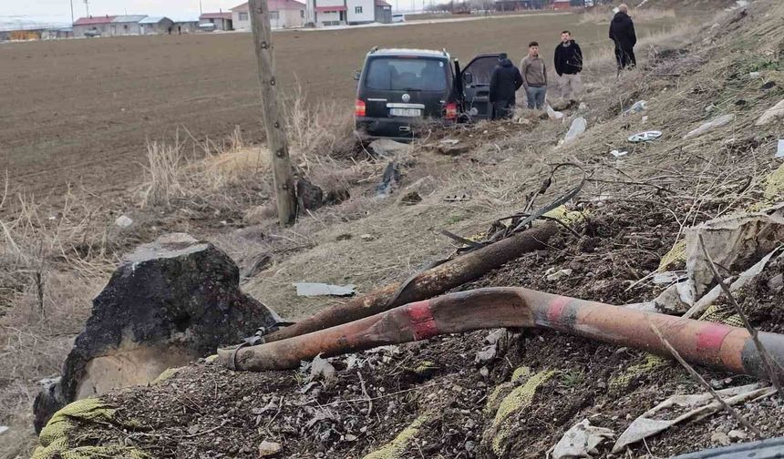 Adilcevaz'da kontrolden çıkan araç takla attı: 1 kişi yaralandı