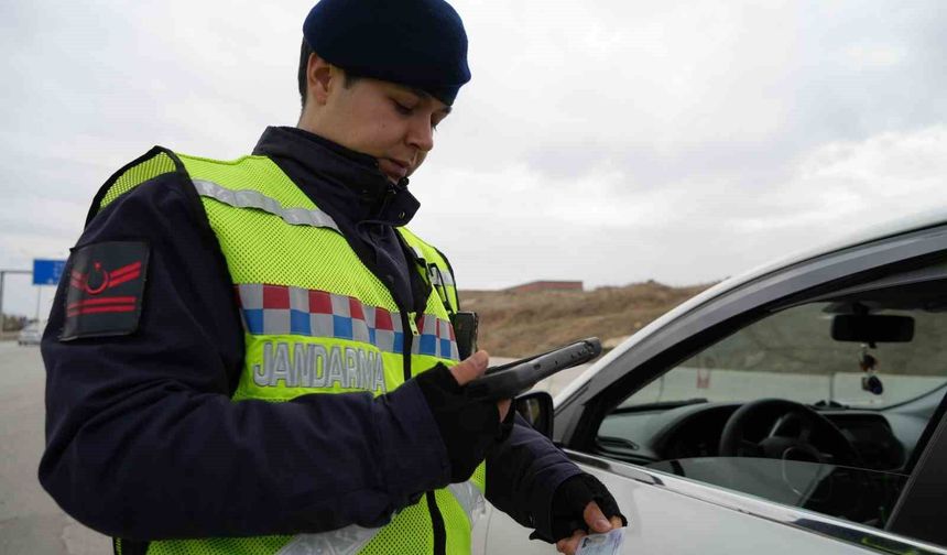 Ara tatil bayramla birleşti, sürücüler erken yola çıktı: 43 ilin geçiş noktasında denetimler artırıldı