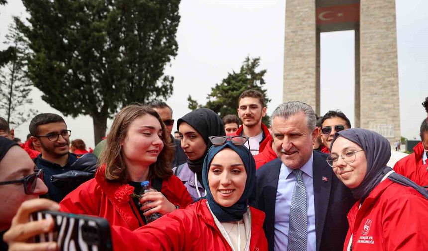 Bakan Bak: 'Kadın sporcularımızla gurur duyuyoruz'