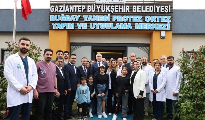 Bakan Işıkhan, Gaziantep Protez-Ortez Merkezi'nde engelli bireylerle bir araya geldi