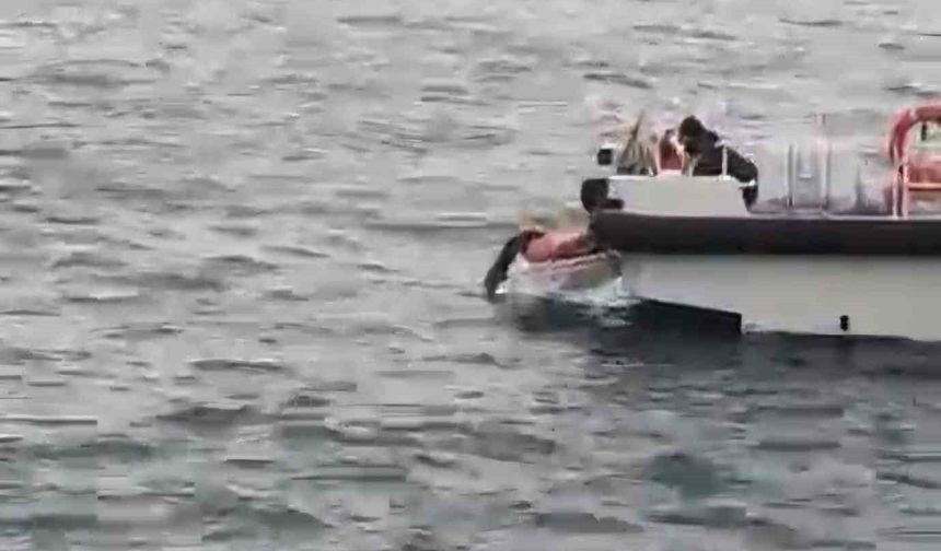 Bartın'da kıyafetleriyle denize giren kadını sahil güvenlik ekipleri kurtardı