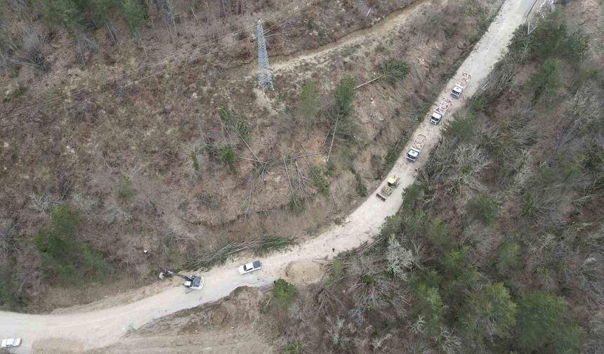 Binlerce kişinin ziyaret ettiği Valla Kanyonu ve Ilıca Şelalesi'nin yolu bayrama hazır hale getirildi