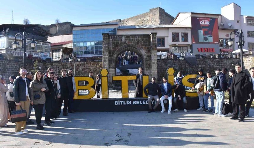 Bitlis'teki yabancı öğrenciler tarihi mekanları gezdi