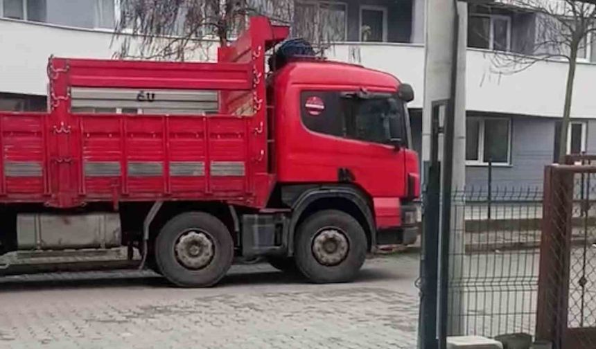 Bolu'da çalıntı tır sokakta park halinde bulundu