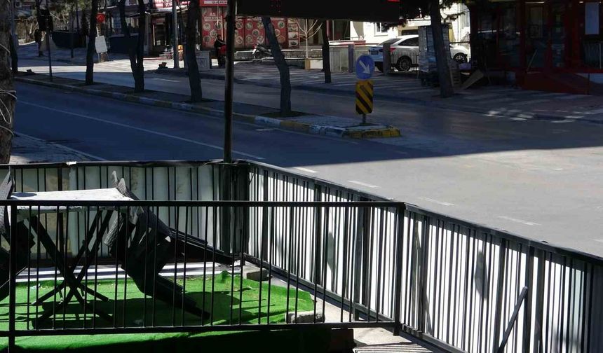 Bu kavşağa giren sürücüler kaza sonucu ya sanayiye ya da hastaneye gidiyor