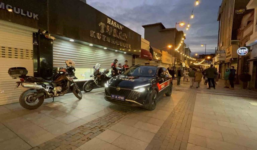 Çanakkale'de kar vaadiyle vatandaşları dolandıran kuyumcunun işletmesinde yapılan incelemede sahte altınlar ortaya çıktı