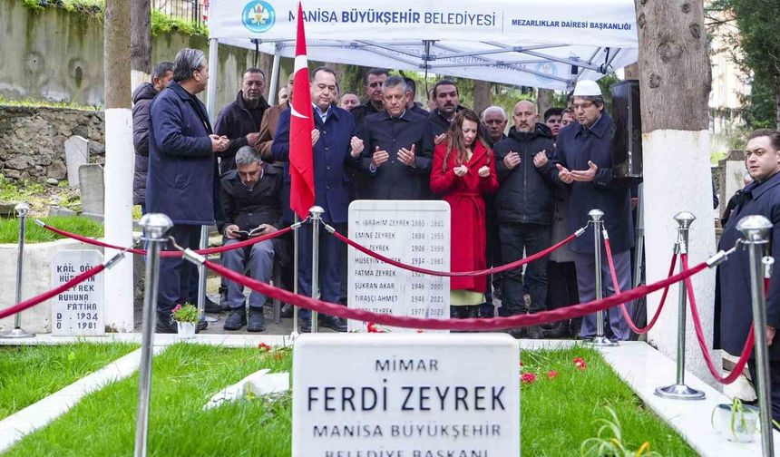 CHP Genel Başkanı Özel, memleketinde kabir ziyaretlerinde bulundu