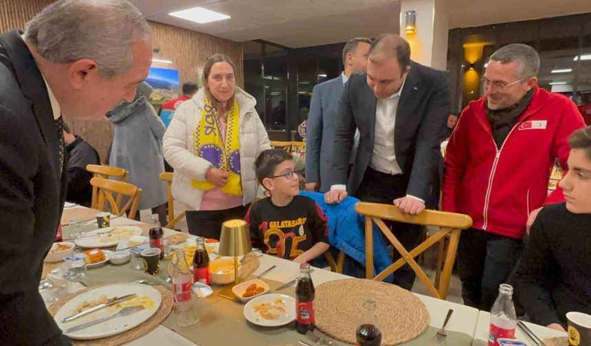 Çocuklar ile protokol iftar sofrasında buluştu