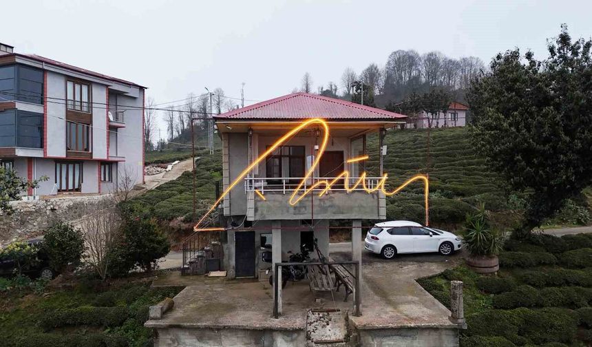 Cumhurbaşkanı Erdoğan'a baba ocağında led imza sürprizi yapılmış