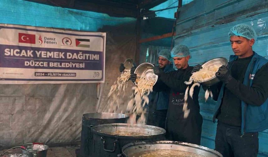 Düzce Belediyesi Gazze'de iftar sofrası kurdu