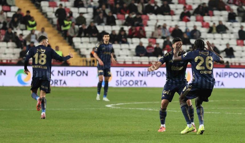 Fenerbahçe, 3. kez 2-0 geriye düştüğü maçta puan aldı