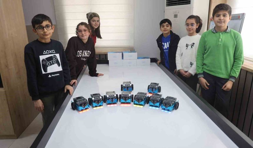 Geleceğin kaşifleri olacak depremzede çocuklar 'Hataybot' Robot Yarışması'na hazırlanıyorlar