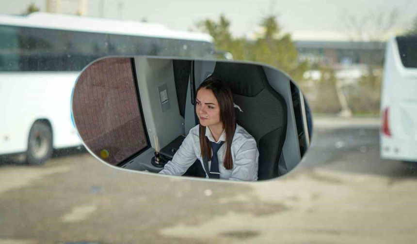 Hostesken otobüs kaptanı olan Serenay Göç: 'Kadınlarımız her alanda olmalı'