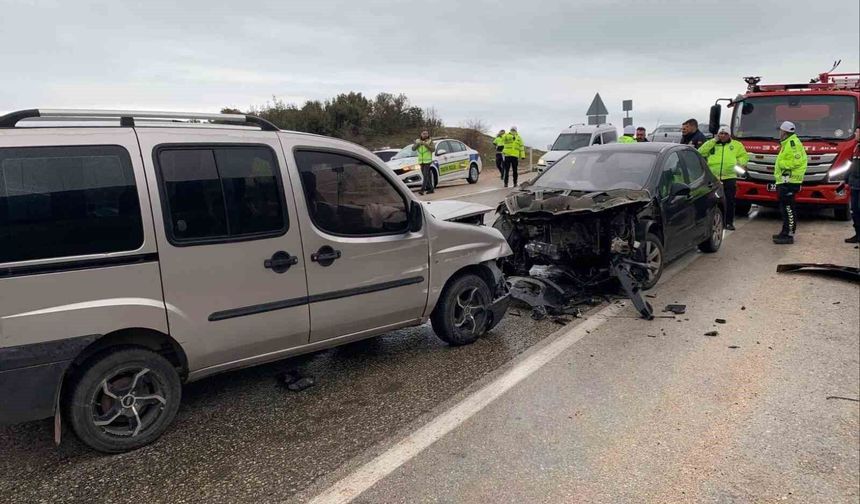Isparta'da 8 kişinin yaralandığı kaza kamerada