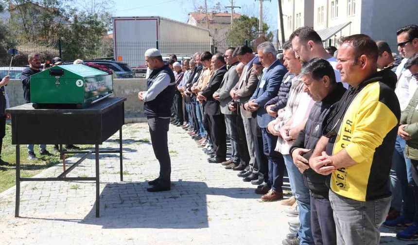 Kadınlar Günü'nde kocası tarafından katledilen kadın toprağa verildi
