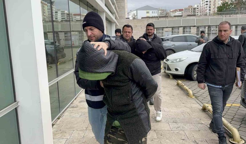 'Kahraman kurye' araç kundaklamaktan gözaltına alındı