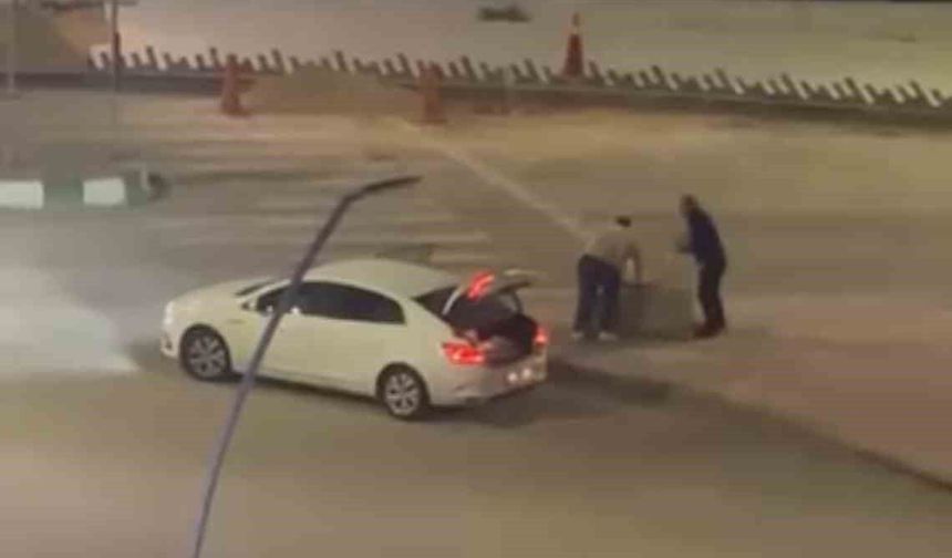 Kaldırım taşı çalan 2 zanlı yakalandı