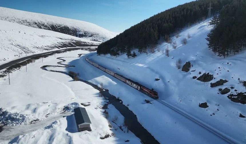 Kars'ta Doğu Ekspresi'ne yoğun ilgi: Vatandaşlar bayram tatili için masalsı yolculuğu tercih ediyor