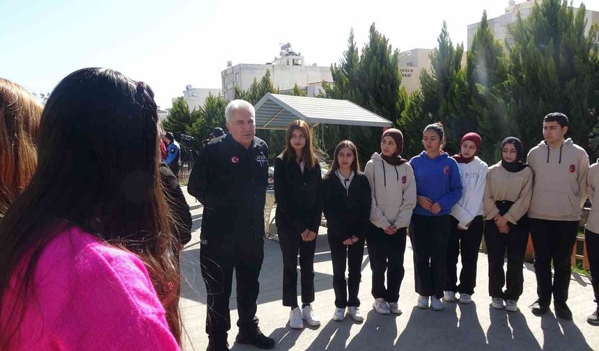 Kilis'te lise öğrencilerinden deprem tatbikatı